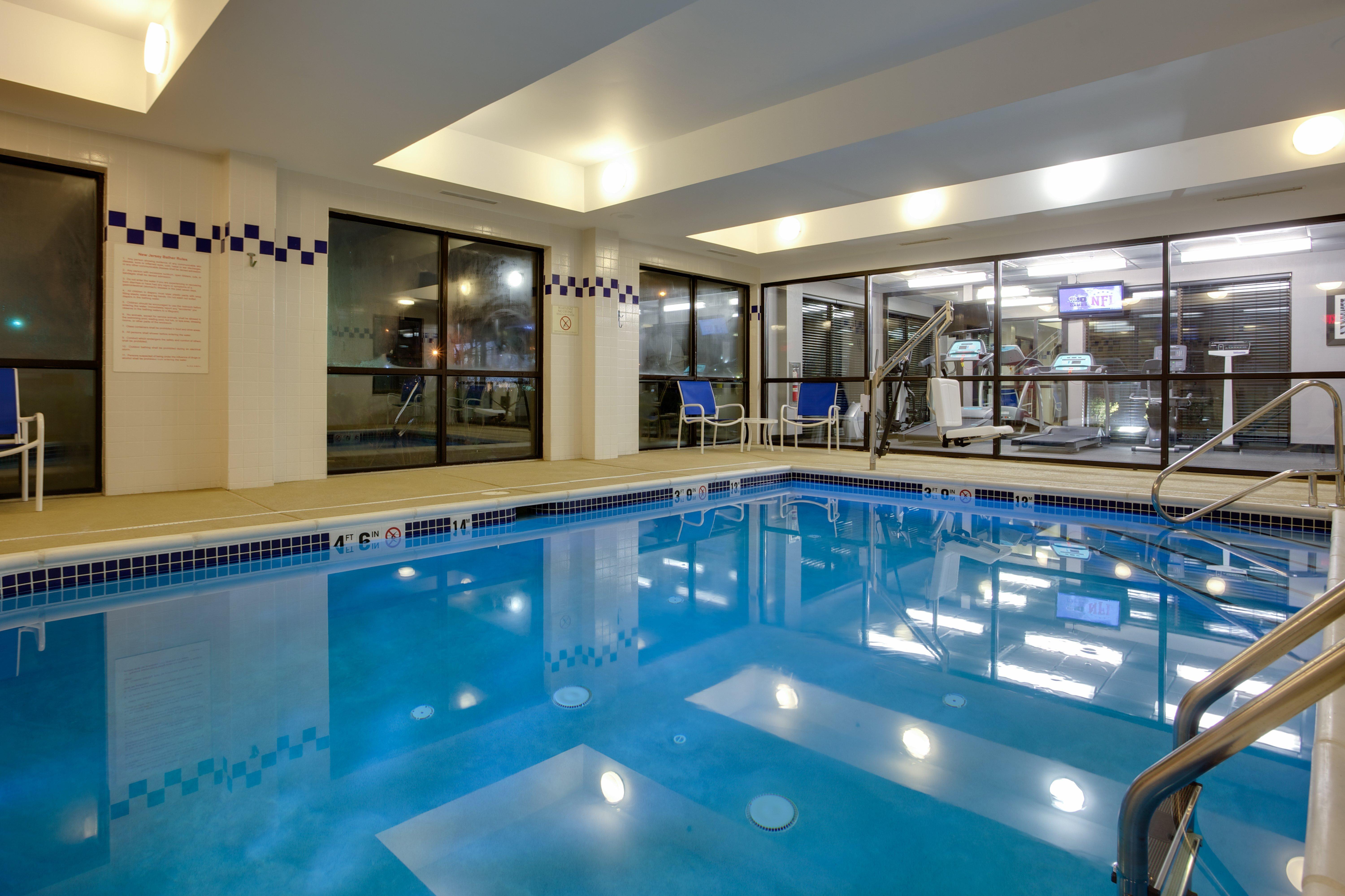 Holiday Inn Express Hotel & Suites Meadowlands Area By Ihg Carlstadt Buitenkant foto