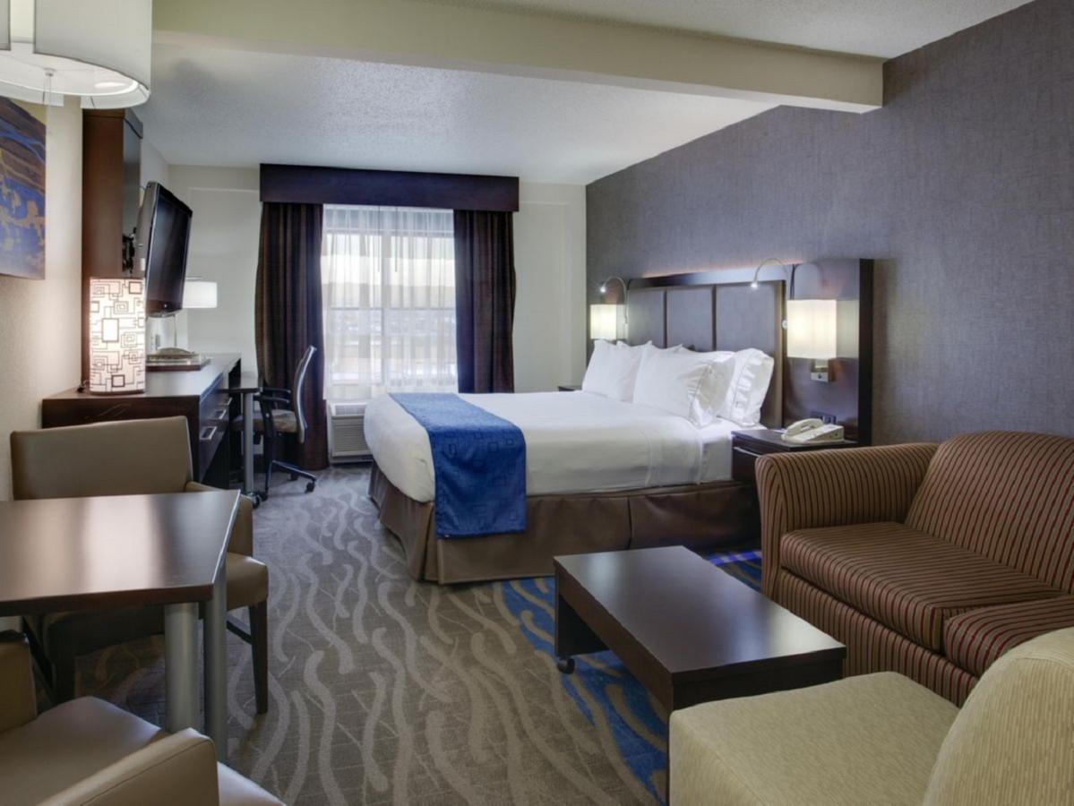 Holiday Inn Express Hotel & Suites Meadowlands Area By Ihg Carlstadt Buitenkant foto