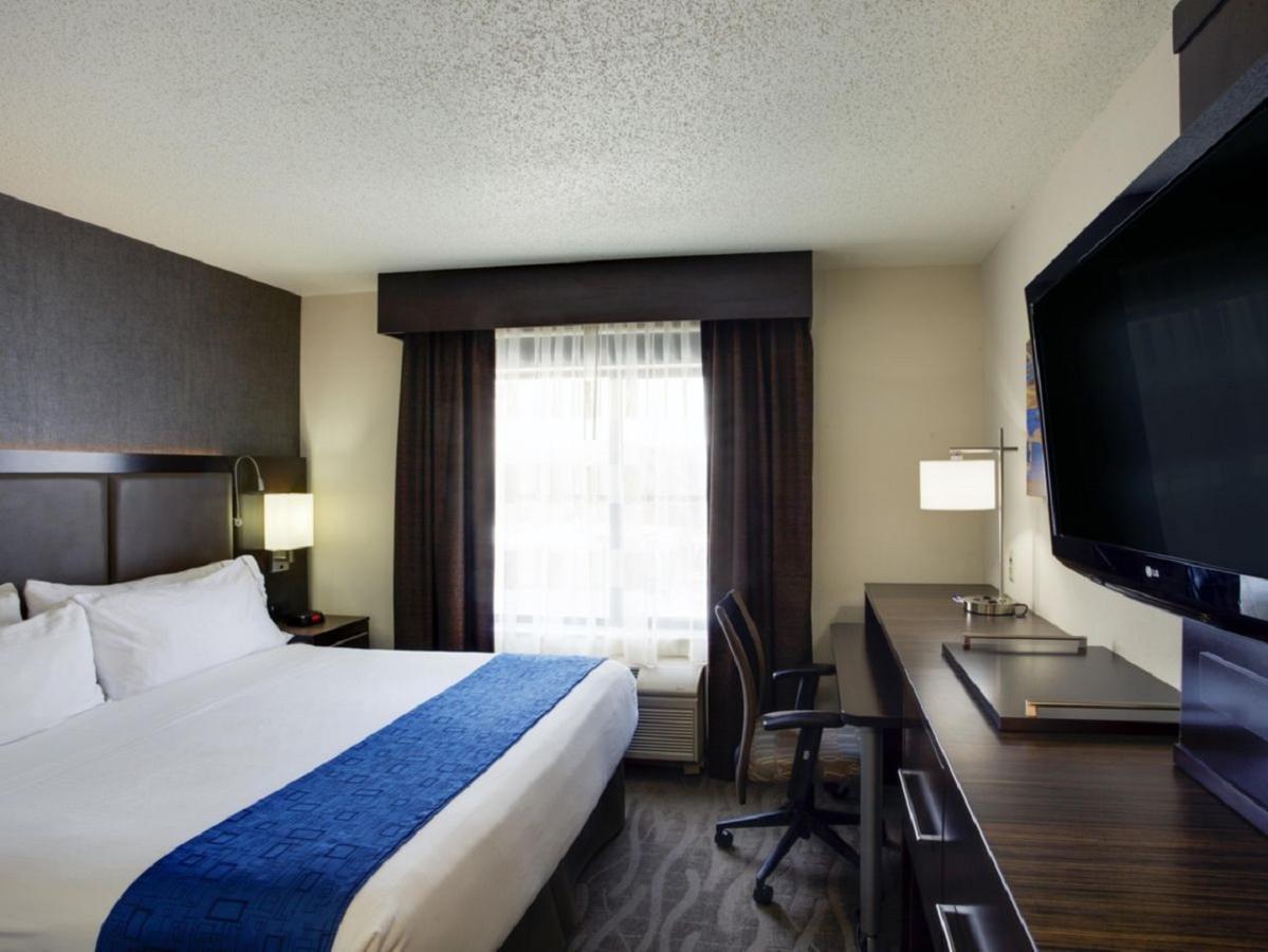 Holiday Inn Express Hotel & Suites Meadowlands Area By Ihg Carlstadt Buitenkant foto