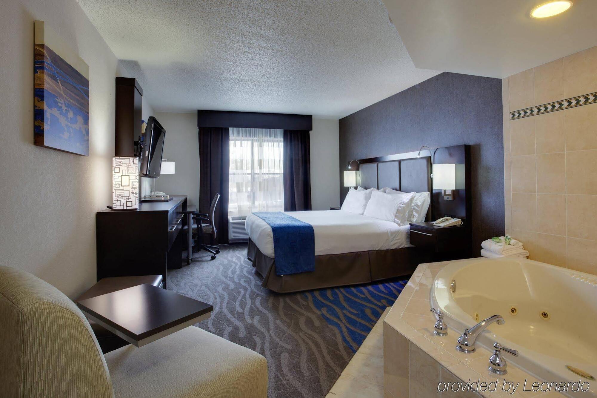Holiday Inn Express Hotel & Suites Meadowlands Area By Ihg Carlstadt Buitenkant foto